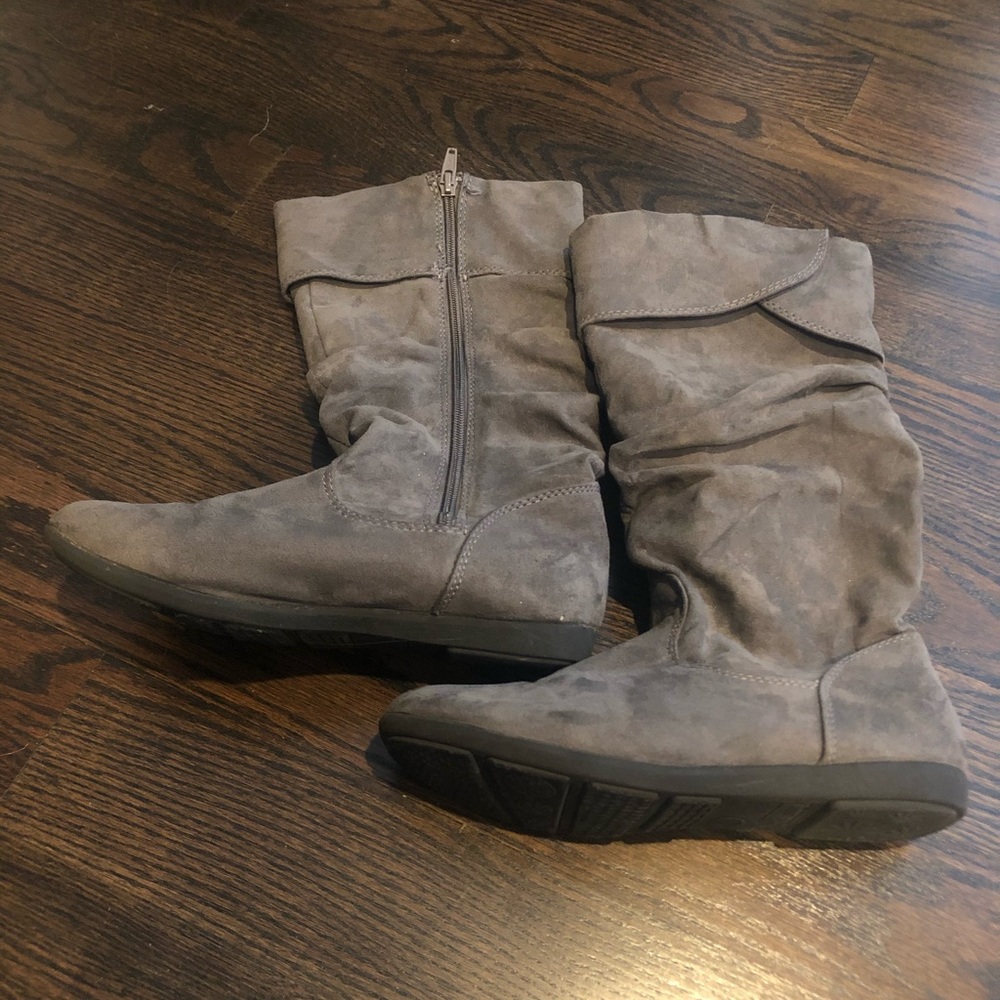 Suede-like gray girls boots size 4